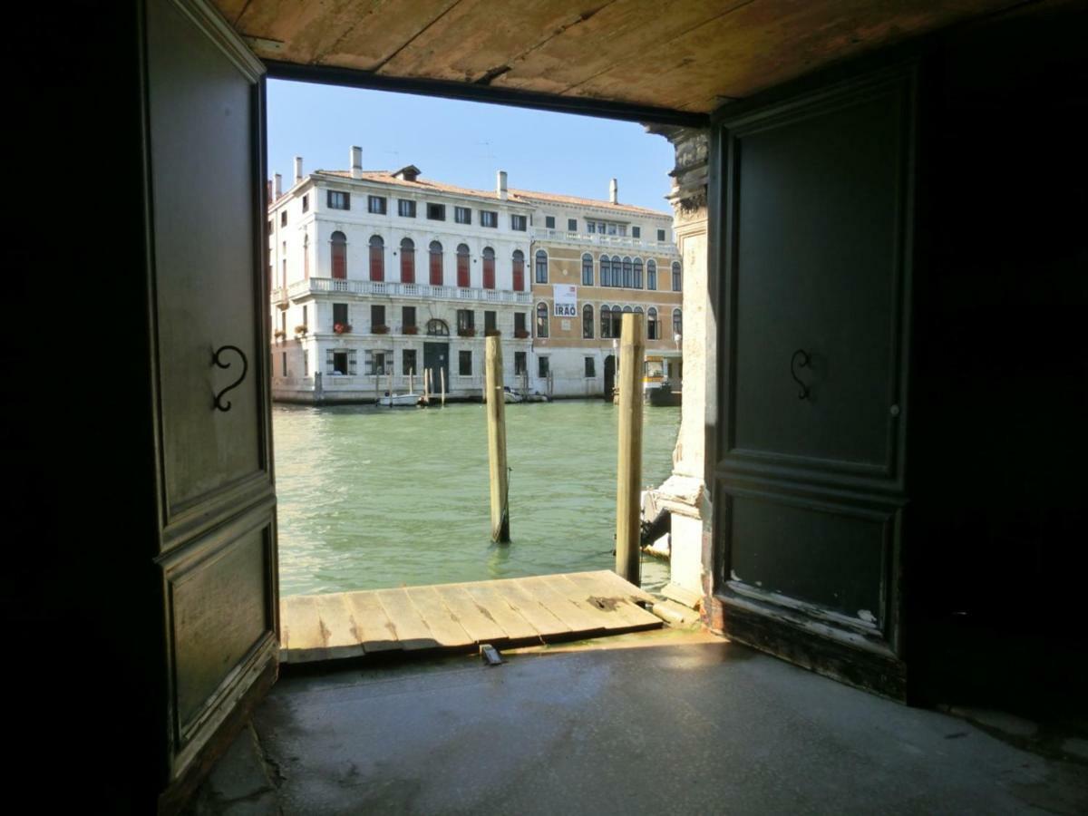 San Marco White Apartment Venedig